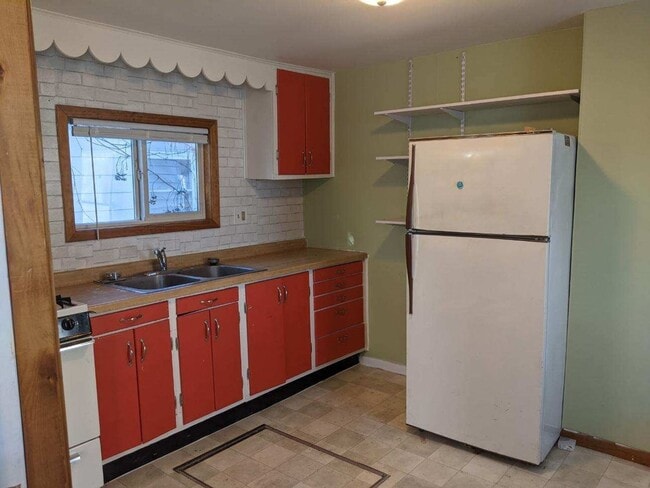 Building Photo - Conveniently Located Single Bedroom Home