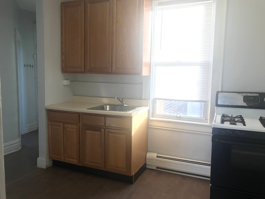 Primary Photo - 520 37th St