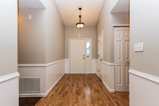 Foto del edificio - 762 Kingston Cir