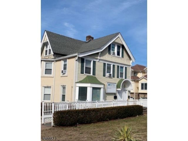 Primary Photo - 97 Roseland Ave
