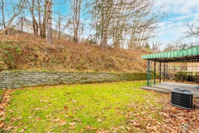 Building Photo - AVAILABLE JUNE 1ST! Don't miss this UPDATED and stunning 3-bedroom the heart of the South Hills!