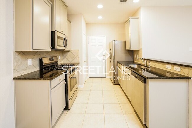 Building Photo - Move in ready 3 bedroom in Conroe!