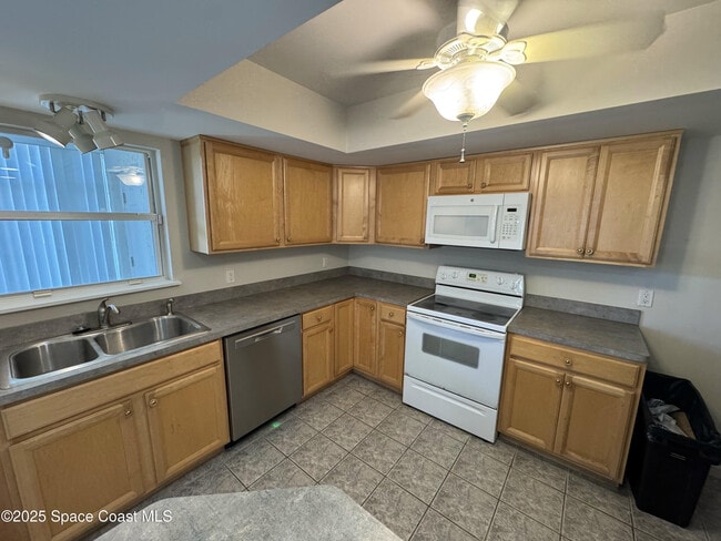 Building Photo - 416 Dove Ln