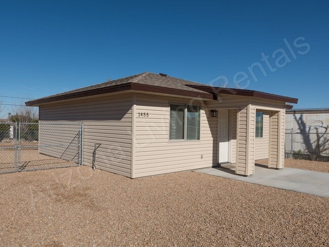 Building Photo - CUTE 1 BEDROOM HOME