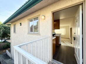 Building Photo - 695 Hillside Terrace