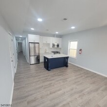 Building Photo - 138 21st St