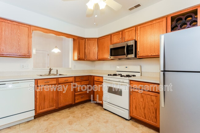 Building Photo - 36-H Pristine Pl
