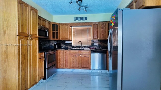 Foto del edificio - 6950 SW 14th St