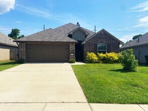 Building Photo - 166 Cullom Dr