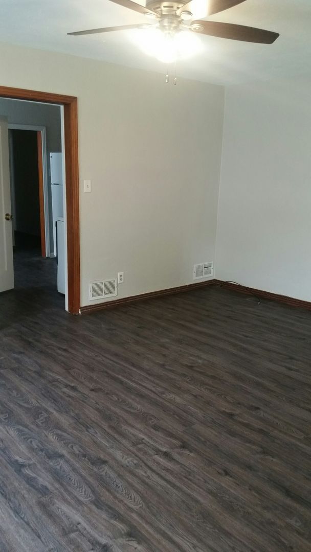 Building Photo - Nebraska Duplex 1