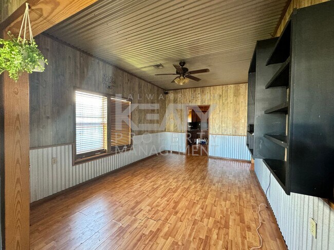 Building Photo - 3 Bedroom, 1 Bathroom NOW Available in Kap...