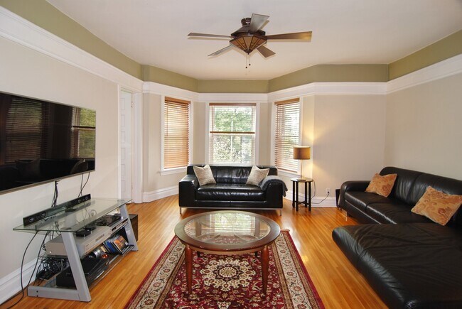 Foto del edificio - 322 S Ridgeland Ave