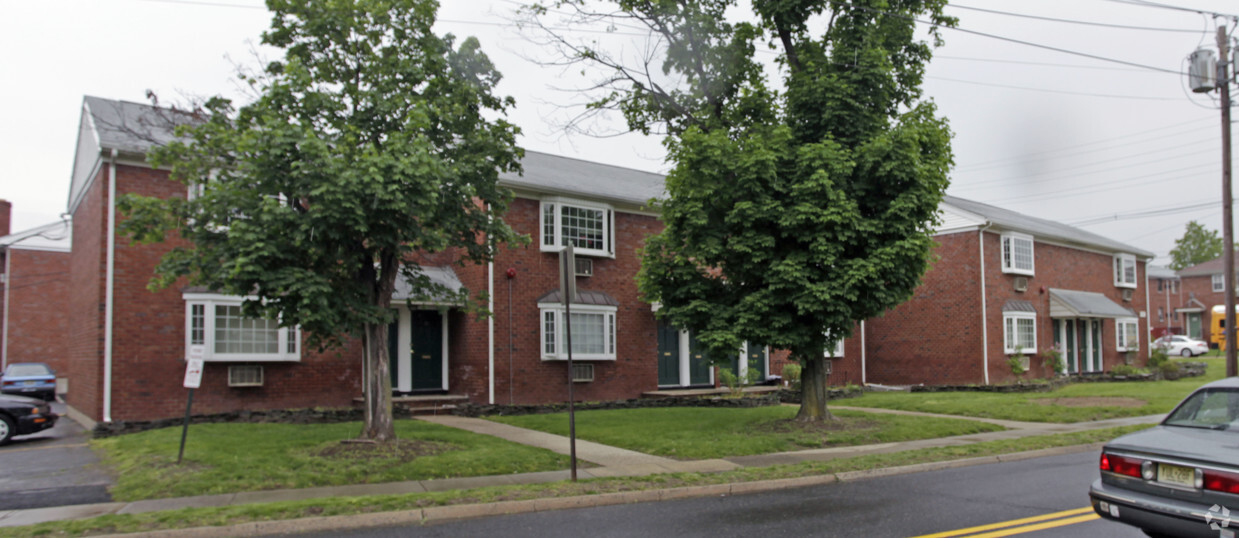 Building Photo - Gilbert Manor