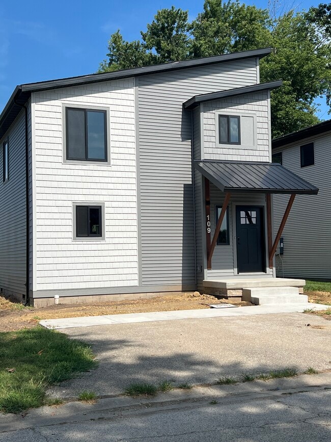 109 N 3rd St