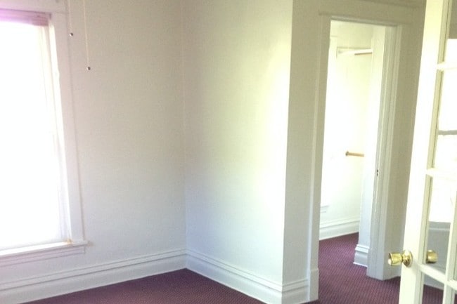 Bedroom & closet - 526 E 7th St