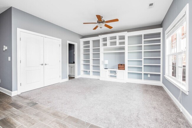 Foto del edificio - Gorgeous End-Unit Townhome Available in Apex