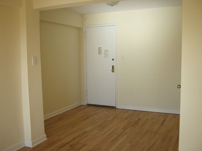 Building Photo - 137-20 45th Ave