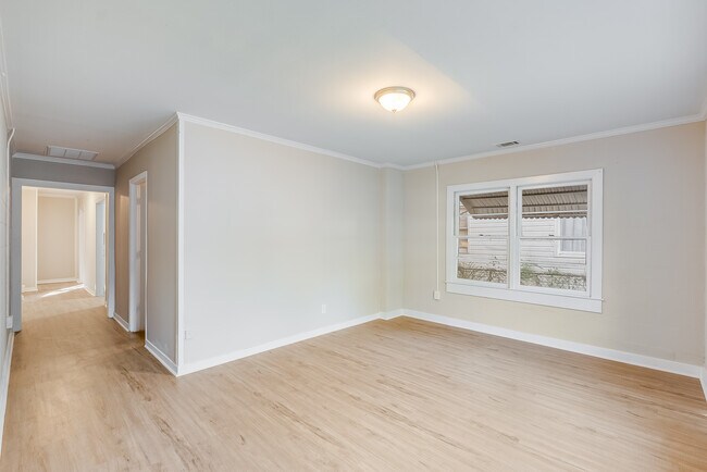 Foto del edificio - Bright 2 Bedroom Apartment Unit A