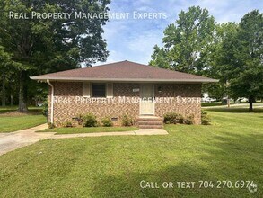 Building Photo - 8051 Southway Rd
