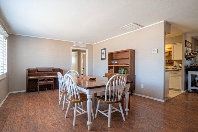 Building Photo - 7811 Cielo Vista Dr