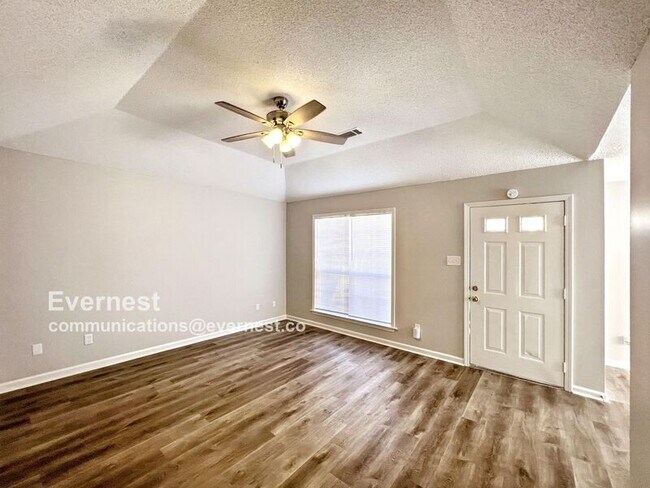 Foto del edificio - 5807 Garden Walk W