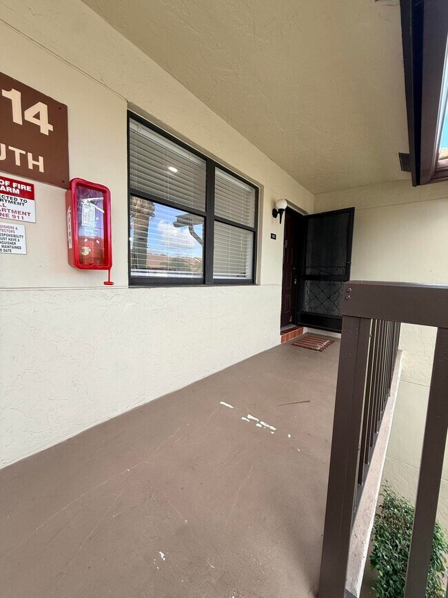 Foto del edificio - 7714 Tahiti Ln
