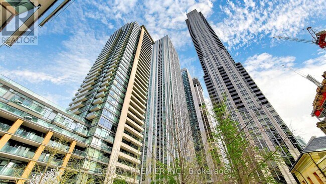 Photo du bâtiment - 1 Yorkville Ave