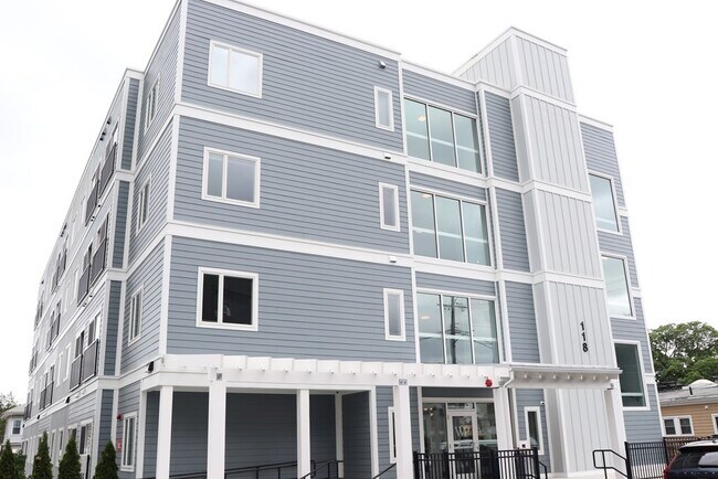 Building Photo - 118 Old Colony Ave