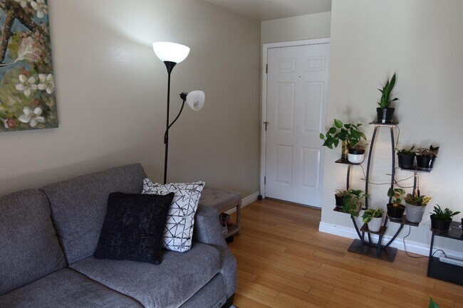 Building Photo - 6851 Countrywoods Cir