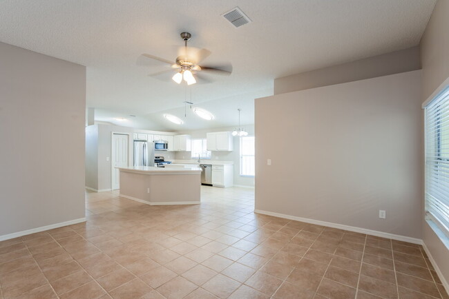 Building Photo - 1605 Scotch Pine Dr