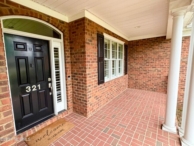 Building Photo - 321 Golf View Dr