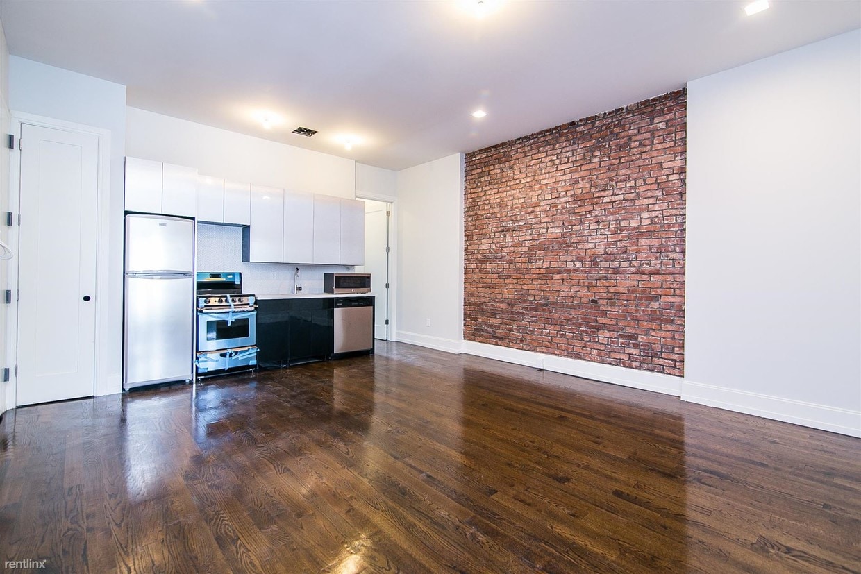 Primary Photo - 26 Covert St