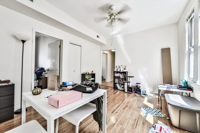 Foto del edificio - 3231 N Ridgeway Ave