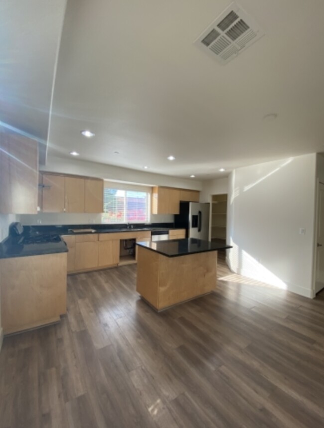 Building Photo - 11312 Huston St