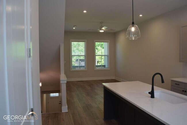 Building Photo - 71 Adore Ct SE