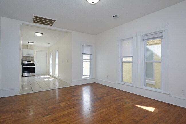 Foto del edificio - 2709 Bloomington Ave