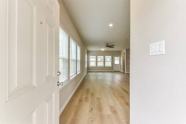 Foto del edificio - 3842 Sugardale St