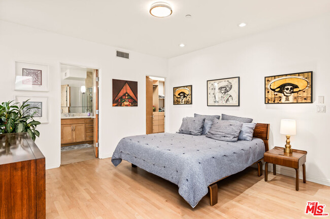 Building Photo - 502 Rosecrans Ave