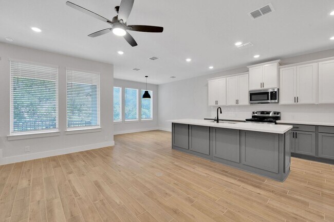 Foto del edificio - Gorgeous New Construction Luxury Townhome!!!