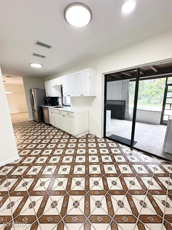 Foto del edificio - 3 br, 2 bath House - 304 NE 38th St