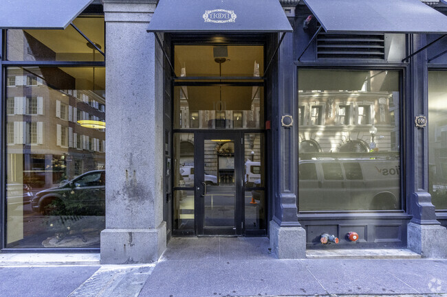 Main Entrance - Broadluxe