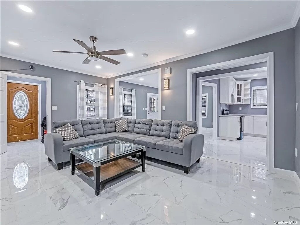 Living room - 1634 Wilson St