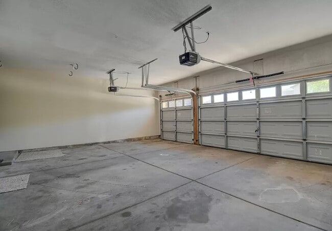 Foto del edificio - COMING SOON Large 5 Bedroom home with loft...