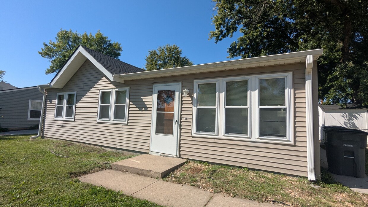 3-bedroom in Lewis Central - 3-bedroom in Lewis Central
