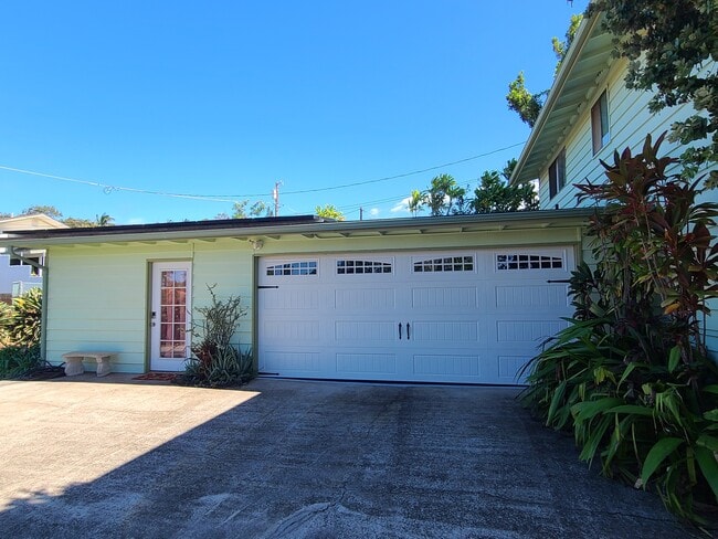 Building Photo - 10 Ai St