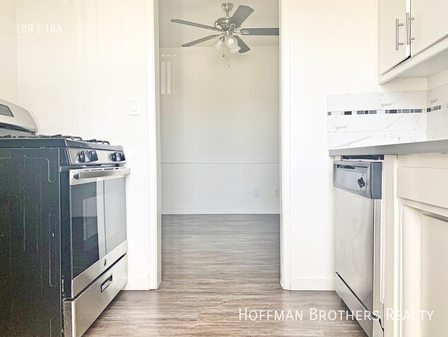 Building Photo - 2001 Beachwood Dr