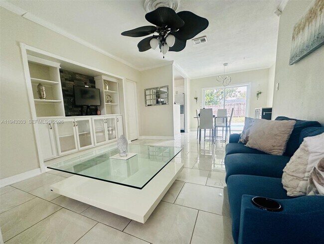 Foto del edificio - 7021 Scott St