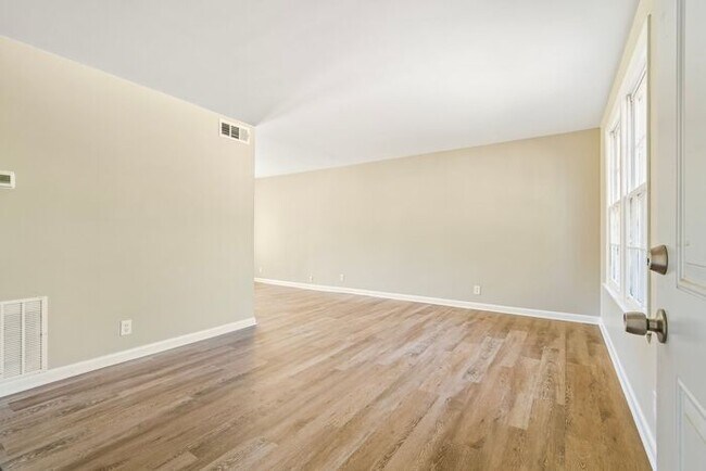 Foto del edificio - Charming 3-Bedroom 1.5 Bath Oasis in Bellevue