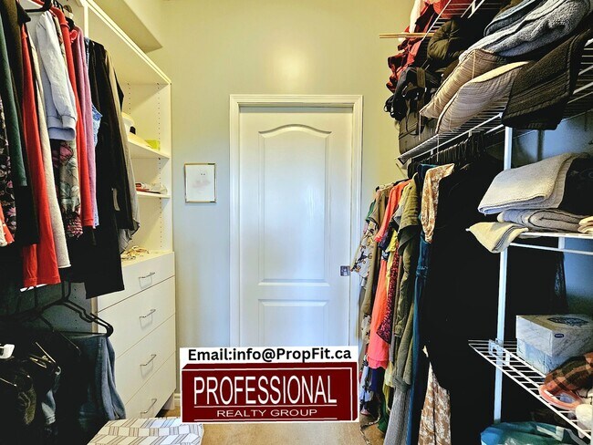 Photo du bâtiment - 16807-16100 100 Ave NW