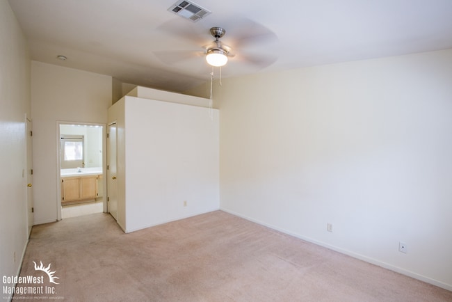Foto del edificio - Bright and Spacious 2Bdm 2Ba in Gated Comm...
